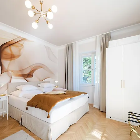 Golden Flat By Grazrentals With Parkview - Brandnew & Free Parking Γκρατς