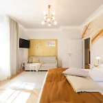 Golden Flat By Grazrentals Terrace & Garden View & Free Parking