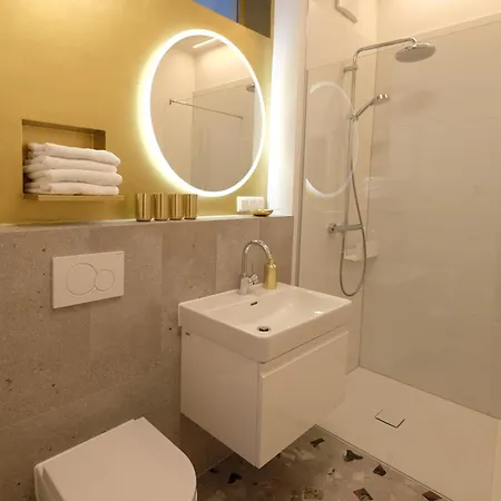 Golden Flat By Grazrentals With Parkview - Brandnew & Free Parking Lejlighed *