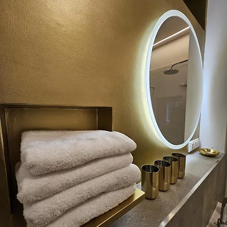 Golden Flat By Grazrentals With Parkview - Brandnew & Free Parking Appartement *