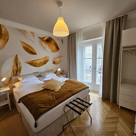 Golden Flat By Grazrentals With Parkview - Brandnew & Free Parking Appartement