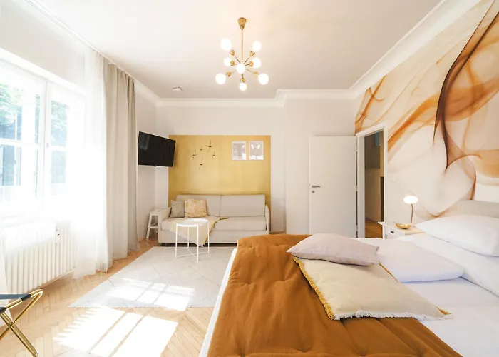 Golden Flat By Grazrentals With Parkview - Brandnew & Free Parking